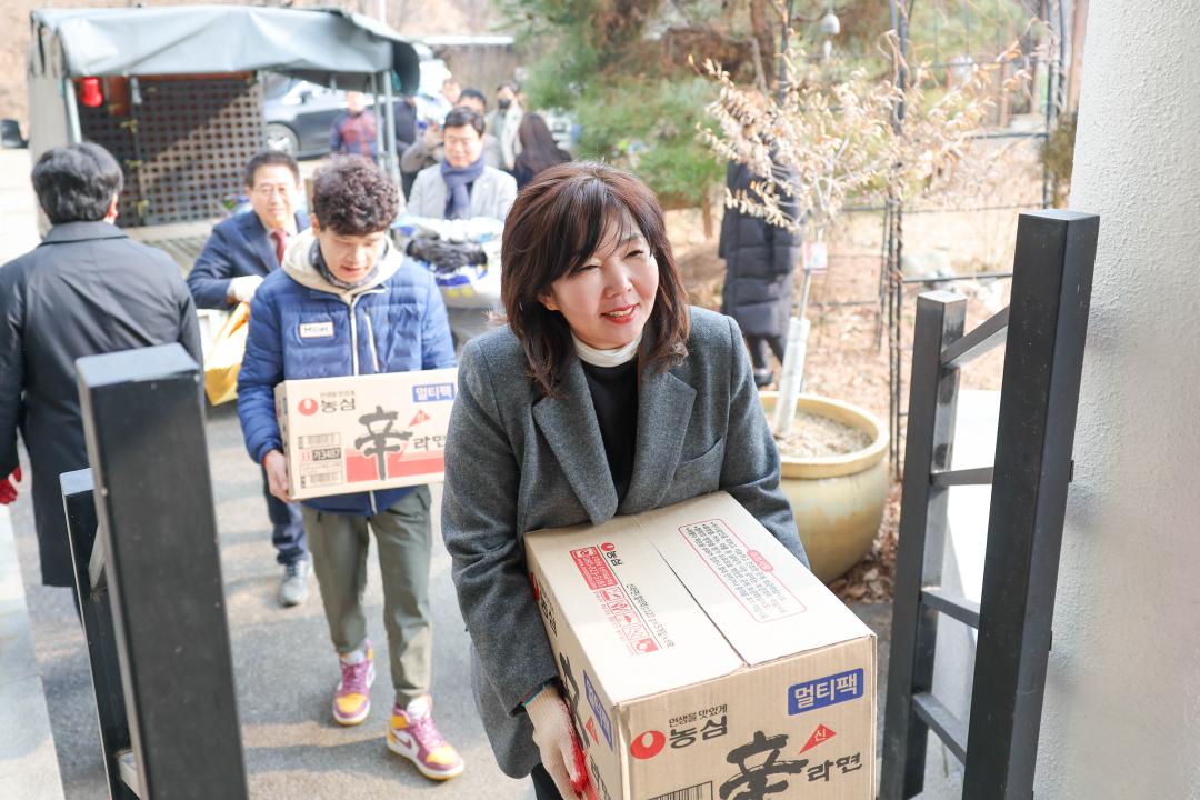'광주시의회 설명절 전통시장 장보기 및 복지시설 위문' 게시글의 사진(23)
